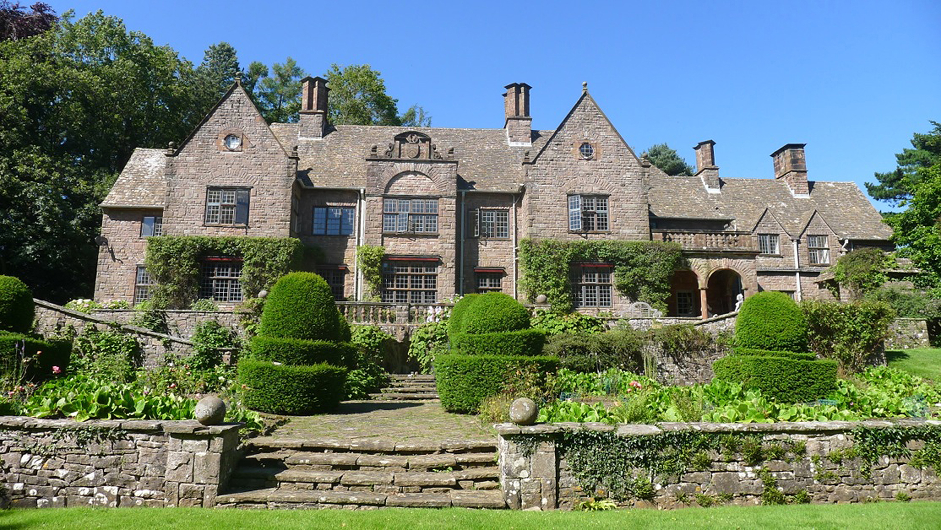 Wyndcliffe Court Sculpture Gardens house and gardens