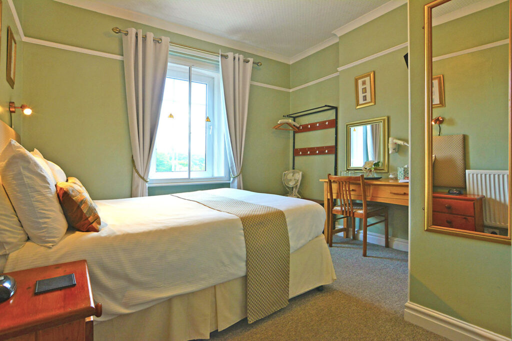 Bed-and-Breakfast-Edale-House-BandB-bedroom-photography